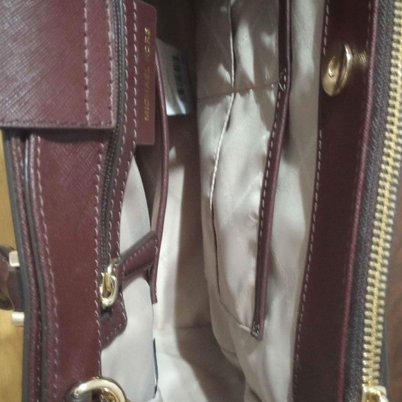 MICHAEL KORS PURSE - Picture 8 of 8